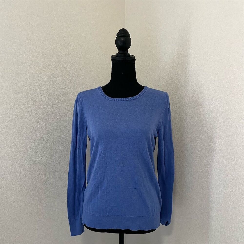 SOLD 

Banana Republic Women's Blue Pullover Sweater Medium Crew Neck